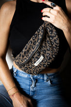 Charger l'image dans la galerie, Sac banane léopard marron. Idee cadeau tendance
