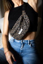 Charger l'image dans la galerie, Sac banane léopard marron. Idee cadeau tendance. Qualité.