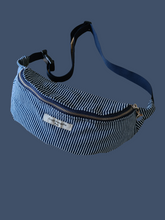 Charger l'image dans la galerie, Sac banane jean bleu rayé