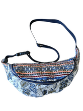 Charger l'image dans la galerie, Sac Banane Blue Forest
