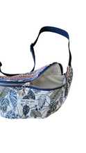Charger l'image dans la galerie, Sac Banane Blue Forest