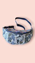 Charger l'image dans la galerie, Sac Banane Blue Forest