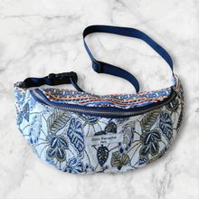 Charger l'image dans la galerie, Sac Banane Blue Forest