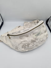 Charger l'image dans la galerie, Sac banane blanc perlé