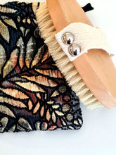 Charger l'image dans la galerie, Brosse pour le corps et pochette végétale