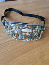 Charger l&#39;image dans la galerie, Sac banane wild tropicale jungle tendance
