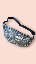 Charger l&#39;image dans la galerie, Sac banane wild tropicale jungle tendance 
