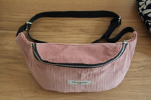 Charger l&#39;image dans la galerie, Sac banane velours de coton rose. Pièce unique . Fabriquée en France. 
