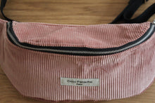 Charger l&#39;image dans la galerie, Sac banane velours de coton rose. Pièce unique . Fabriquée en France. 
