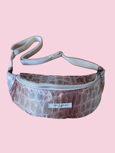 Sac banane rose . Banane tendance. Idee cadeau . Motif reptile 