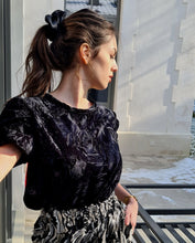 Charger l&#39;image dans la galerie, Blouse velours noir Kathia
