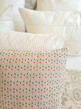 Charger l&#39;image dans la galerie, Coussin jacquard petits traits
