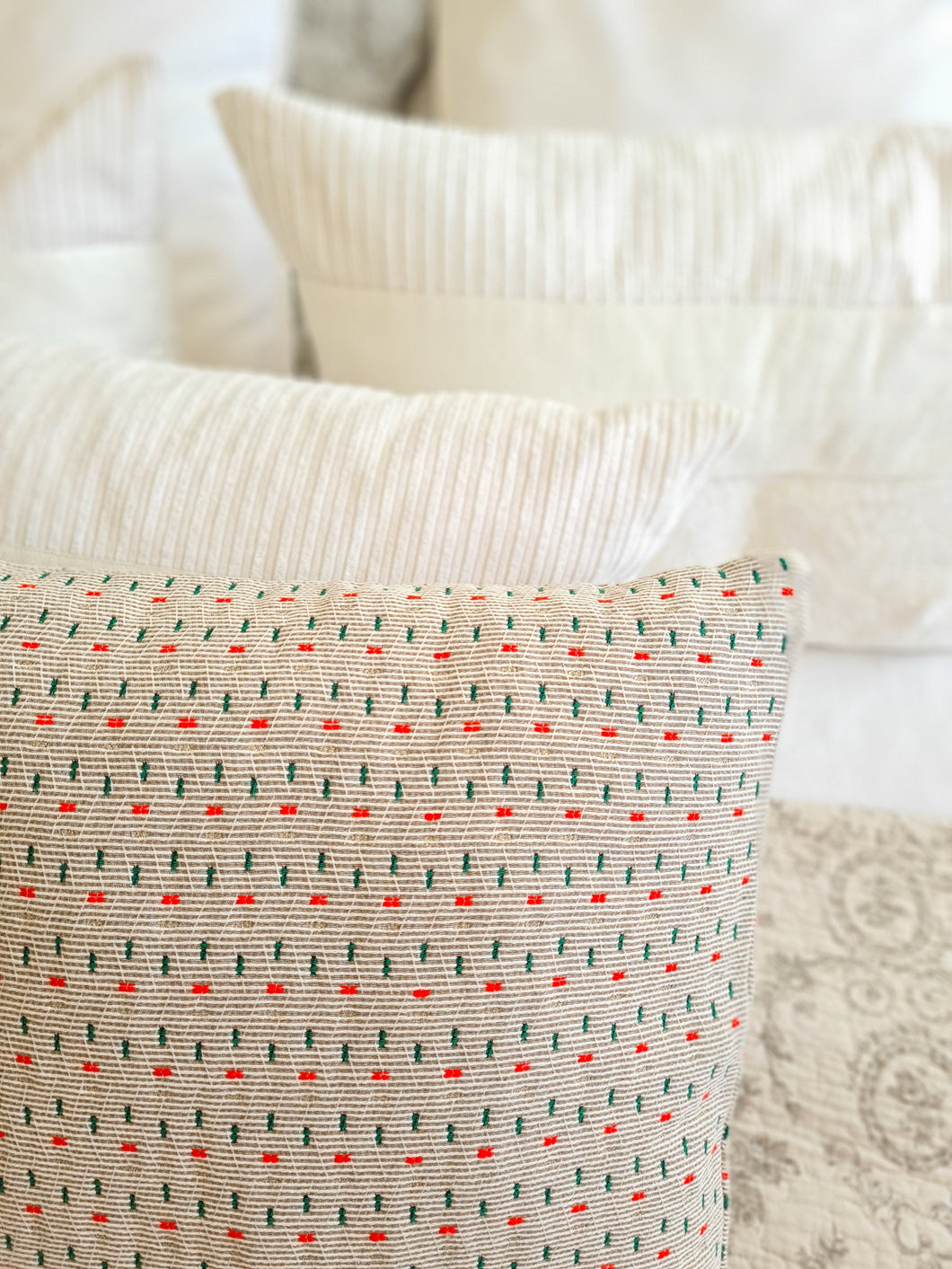 Coussin jacquard petits traits