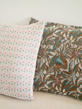 Charger l&#39;image dans la galerie, Coussin Jungle tropical
