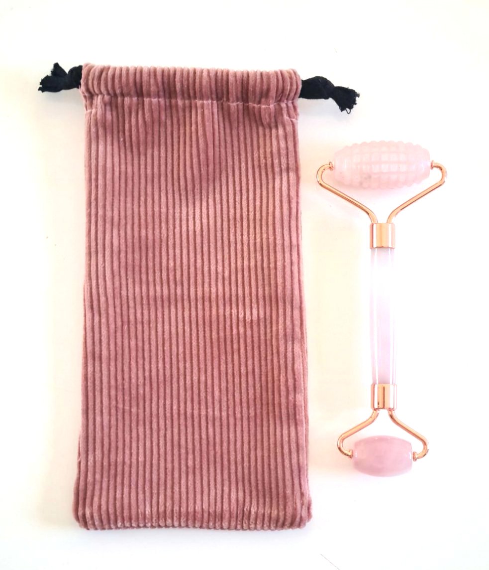 Rouleau de Quartz rose et pochette rose en velours côtelé
