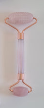 Charger l&#39;image dans la galerie, Rouleau de Quartz rose avec pochette fluo
